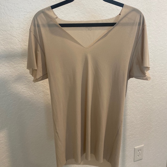 Airism MESH V‑NECK UNDERSHIRT T‑SHIRT - Picture 1 of 5